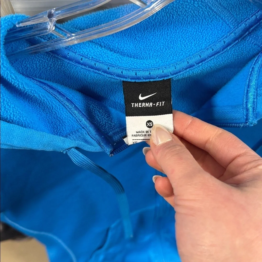 Nike sweatshirt XS // 011624